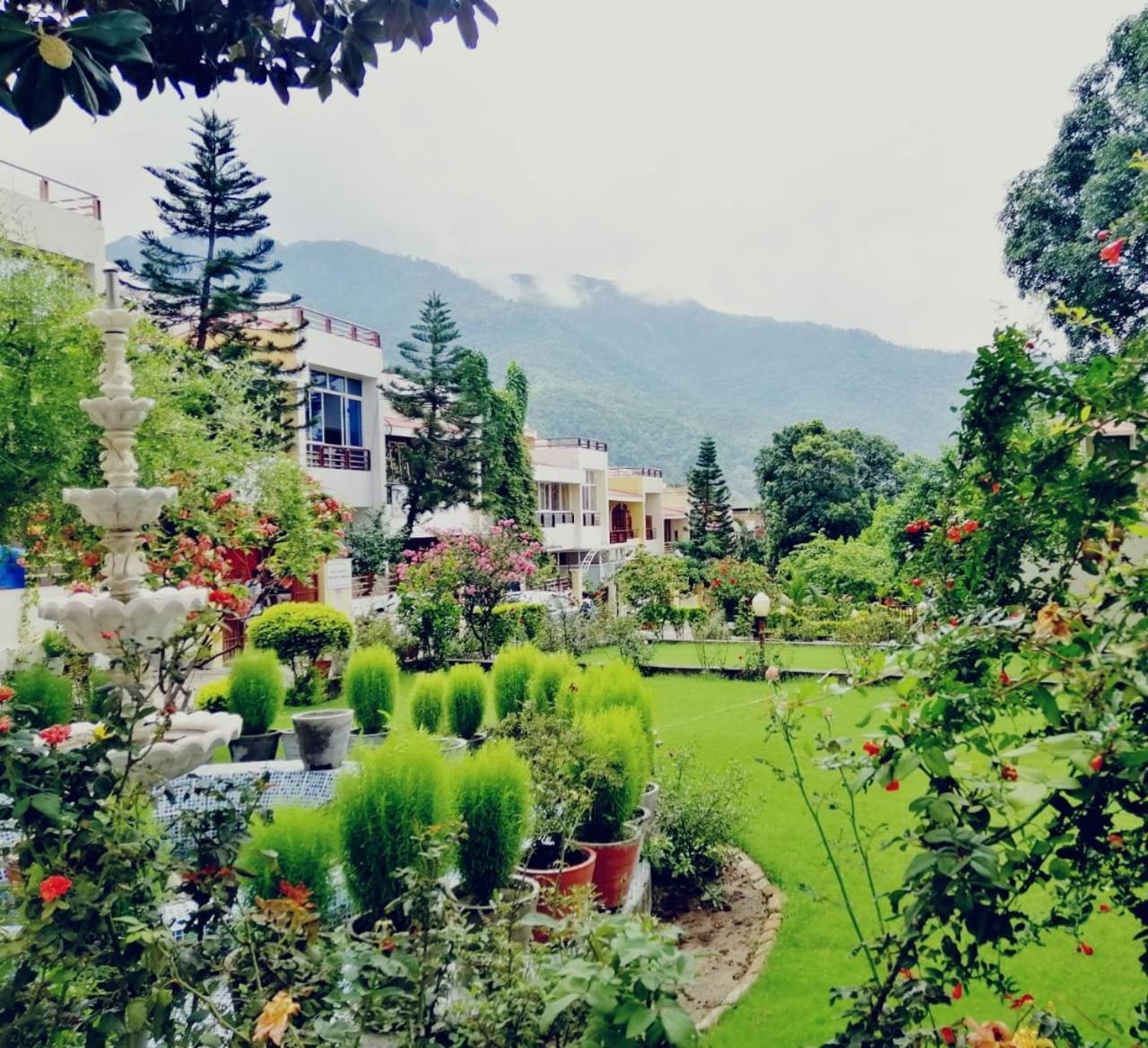 Ganga Vatika Boutique Hotel, Rishīkesh Buitenkant foto